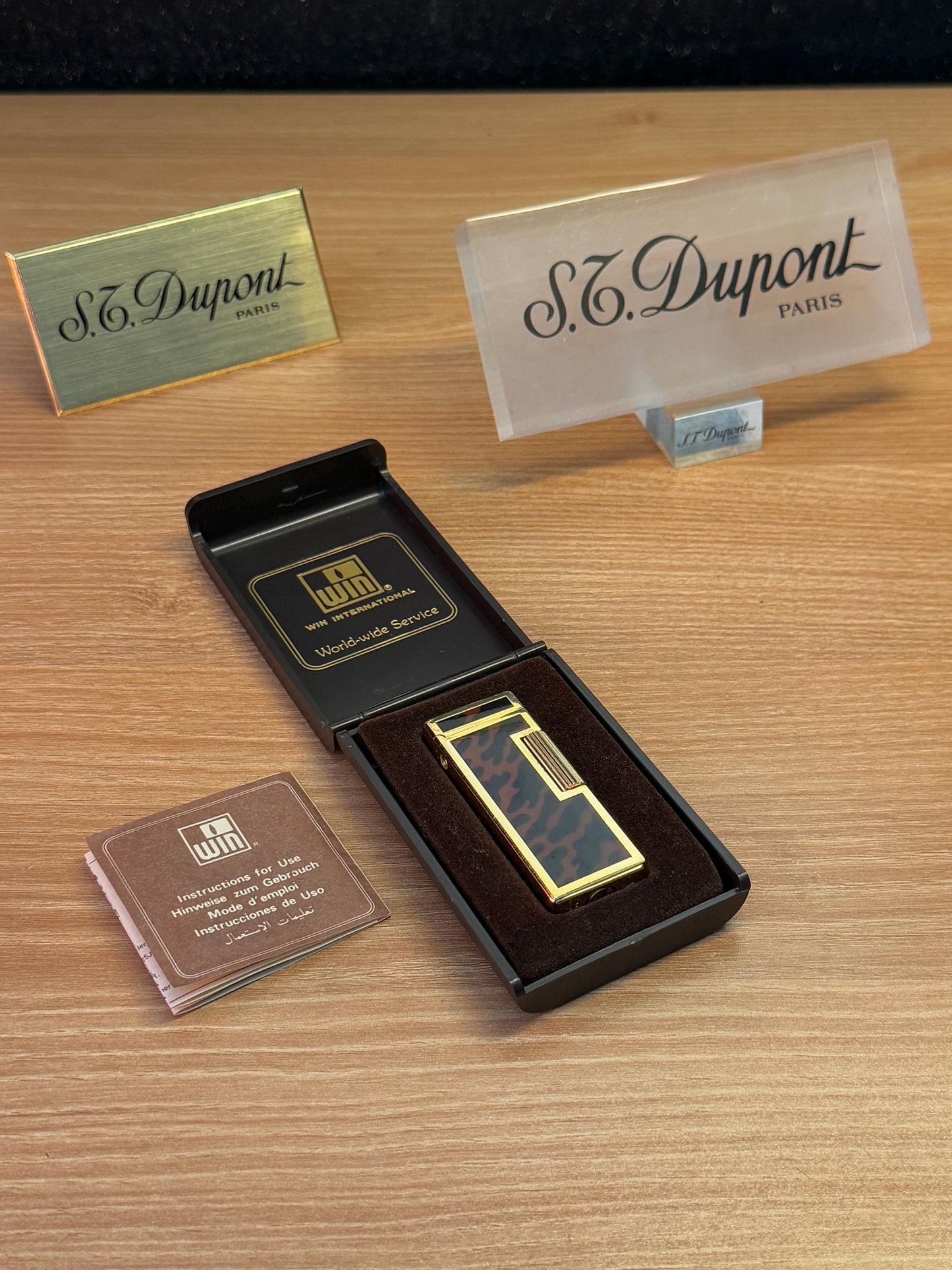 vintage 1980 Gold Finish 18k win lighter Paris Made from 1919 with box and documents / working perfect in good condition with initial