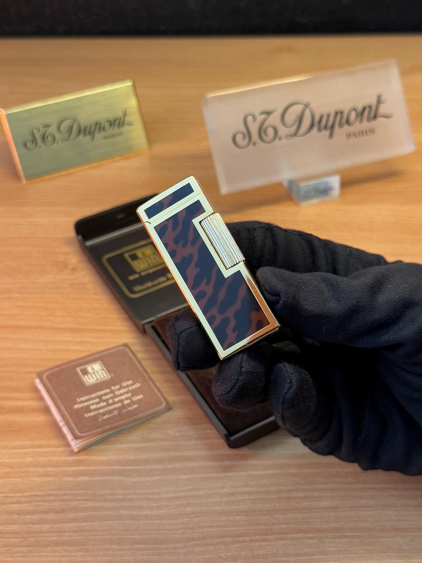 vintage 1980 Gold Finish 18k win lighter Paris Made from 1919 with box and documents / working perfect in good condition with initial