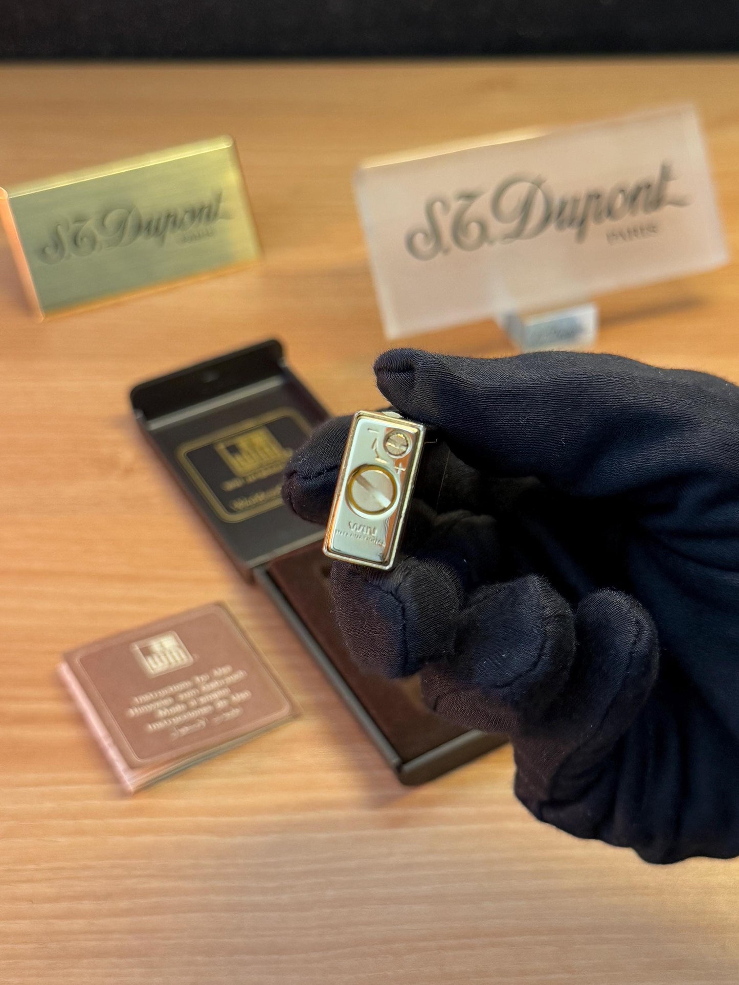 vintage 1980 Gold Finish 18k win lighter Paris Made from 1919 with box and documents / working perfect in good condition with initial