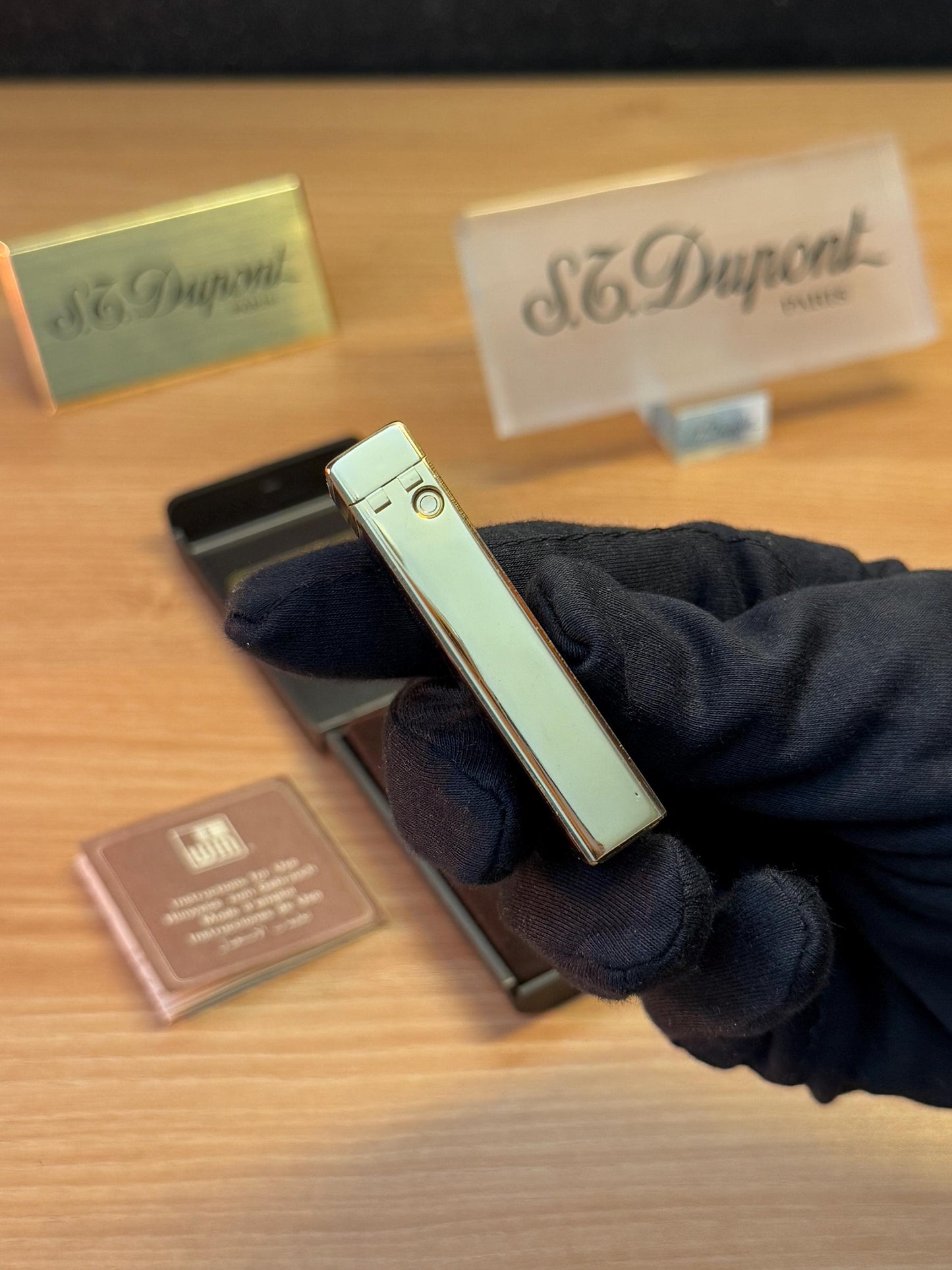 vintage 1980 Gold Finish 18k win lighter Paris Made from 1919 with box and documents / working perfect in good condition with initial