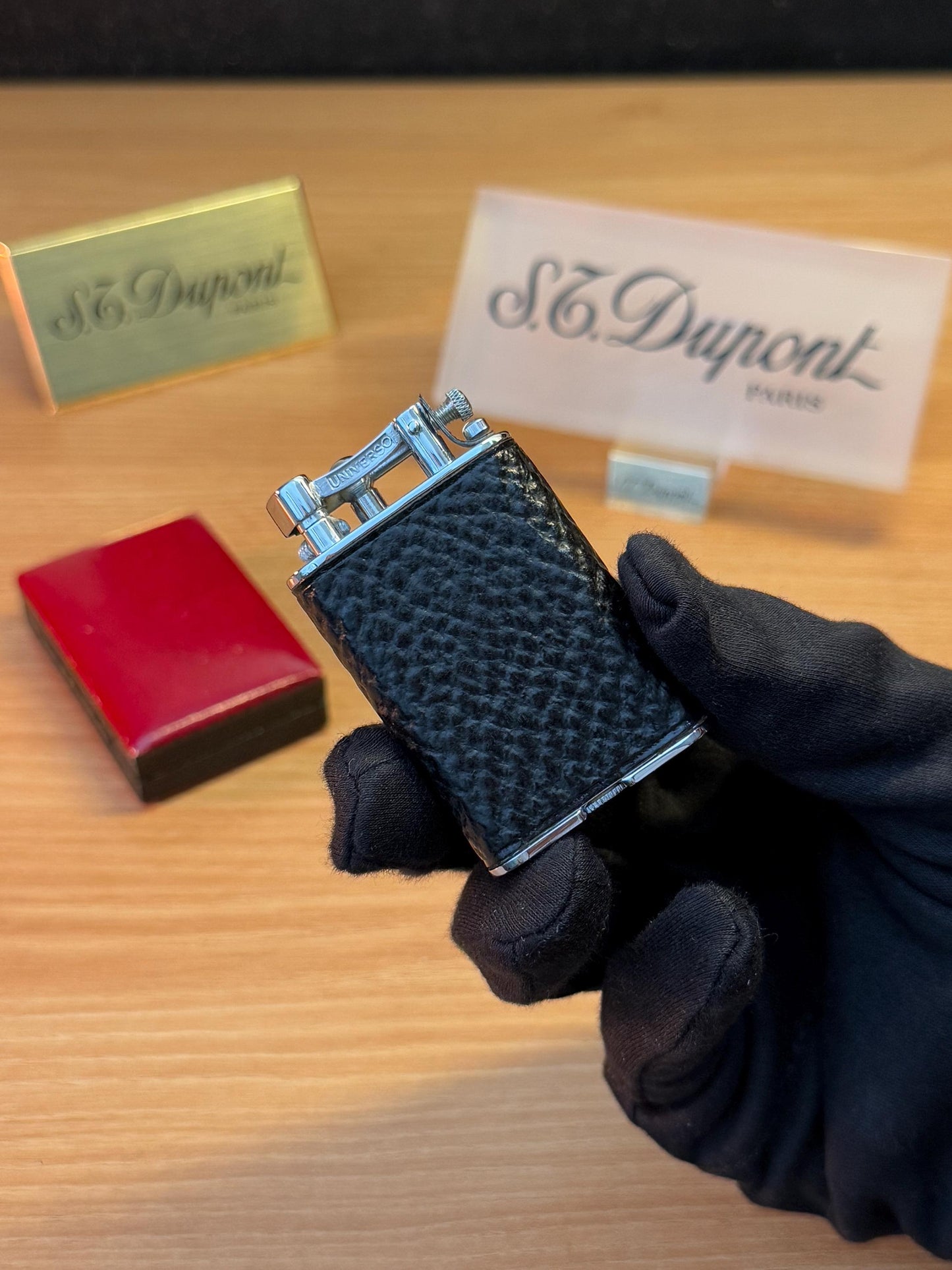 antique 1930 Universo Buffalo Unique Rare Genuine Leather Lighter / never used in amazing condition / with its rare wood made box benzine