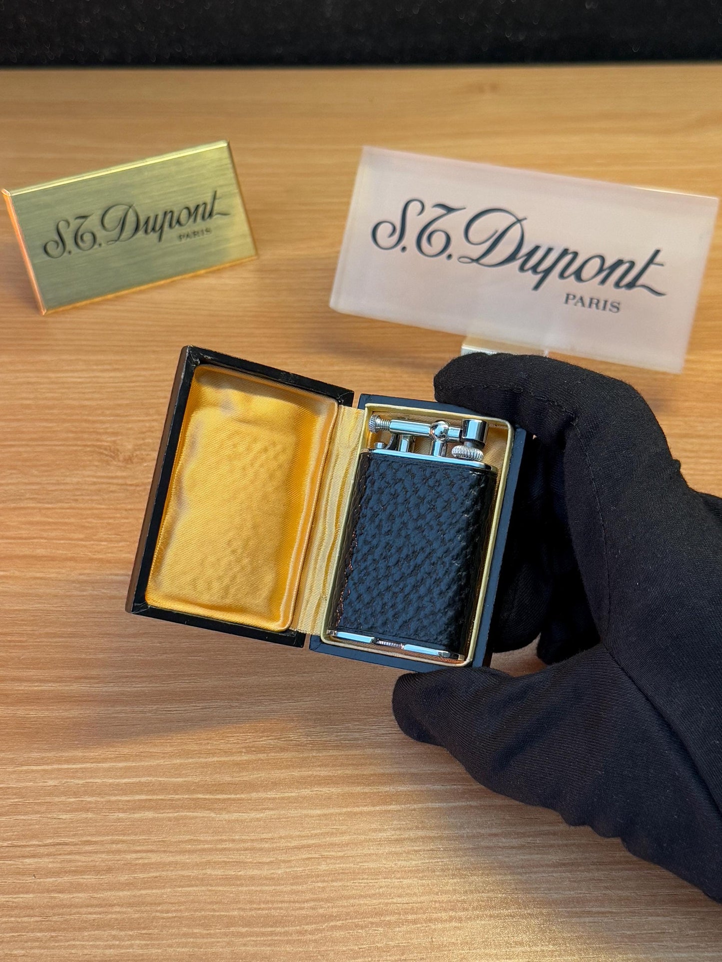 antique 1930 Universo Buffalo Unique Rare Genuine Leather Lighter / never used in amazing condition / with its rare wood made box benzine