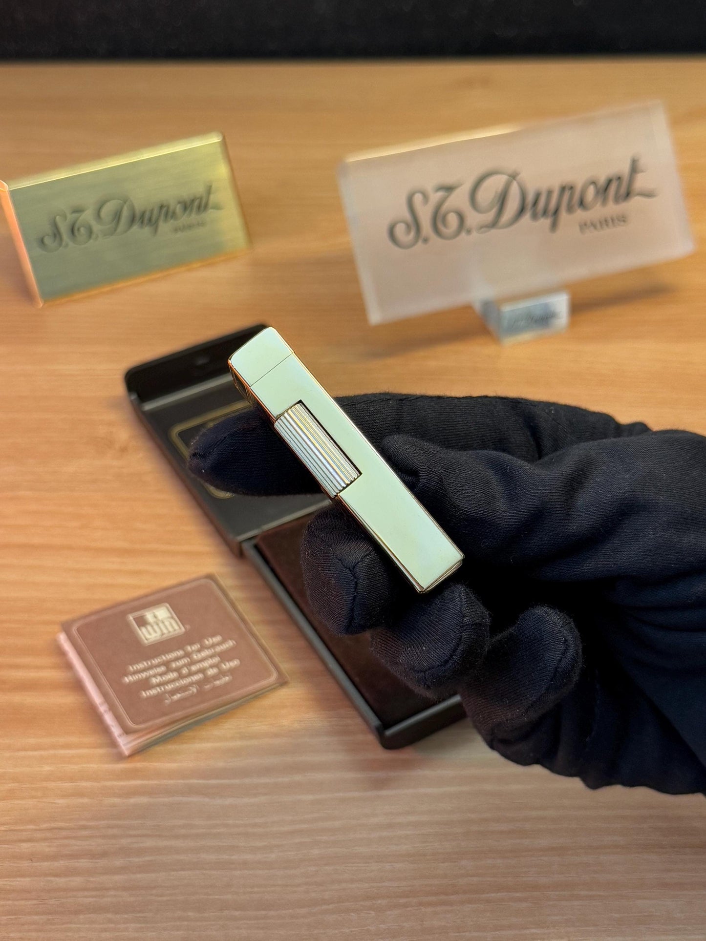 vintage 1980 Gold Finish 18k win lighter Paris Made from 1919 with box and documents / working perfect in good condition with initial