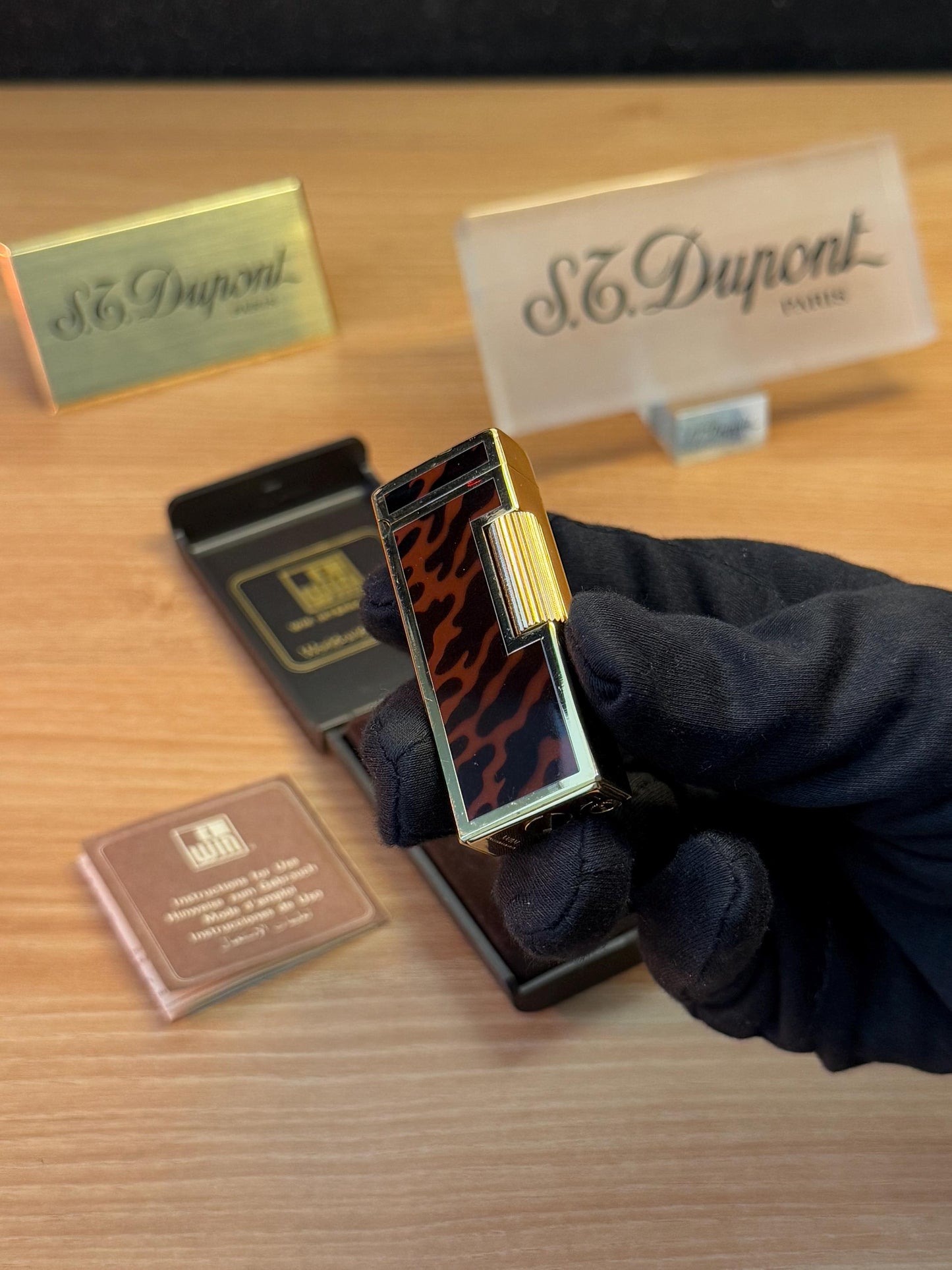 vintage 1980 Gold Finish 18k win lighter Paris Made from 1919 with box and documents / working perfect in good condition with initial