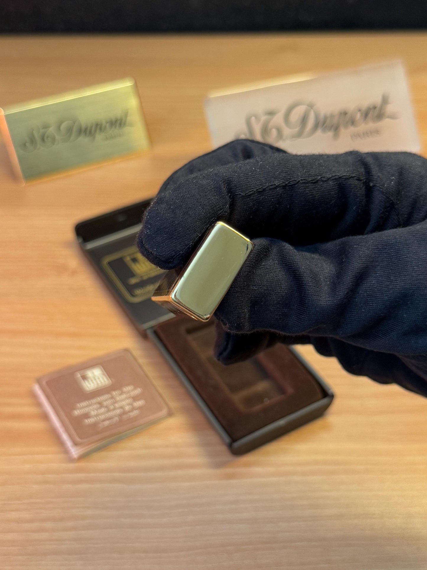 vintage 1980 Gold Finish 18k win lighter Paris Made from 1919 with box and documents / working perfect in good condition with initial