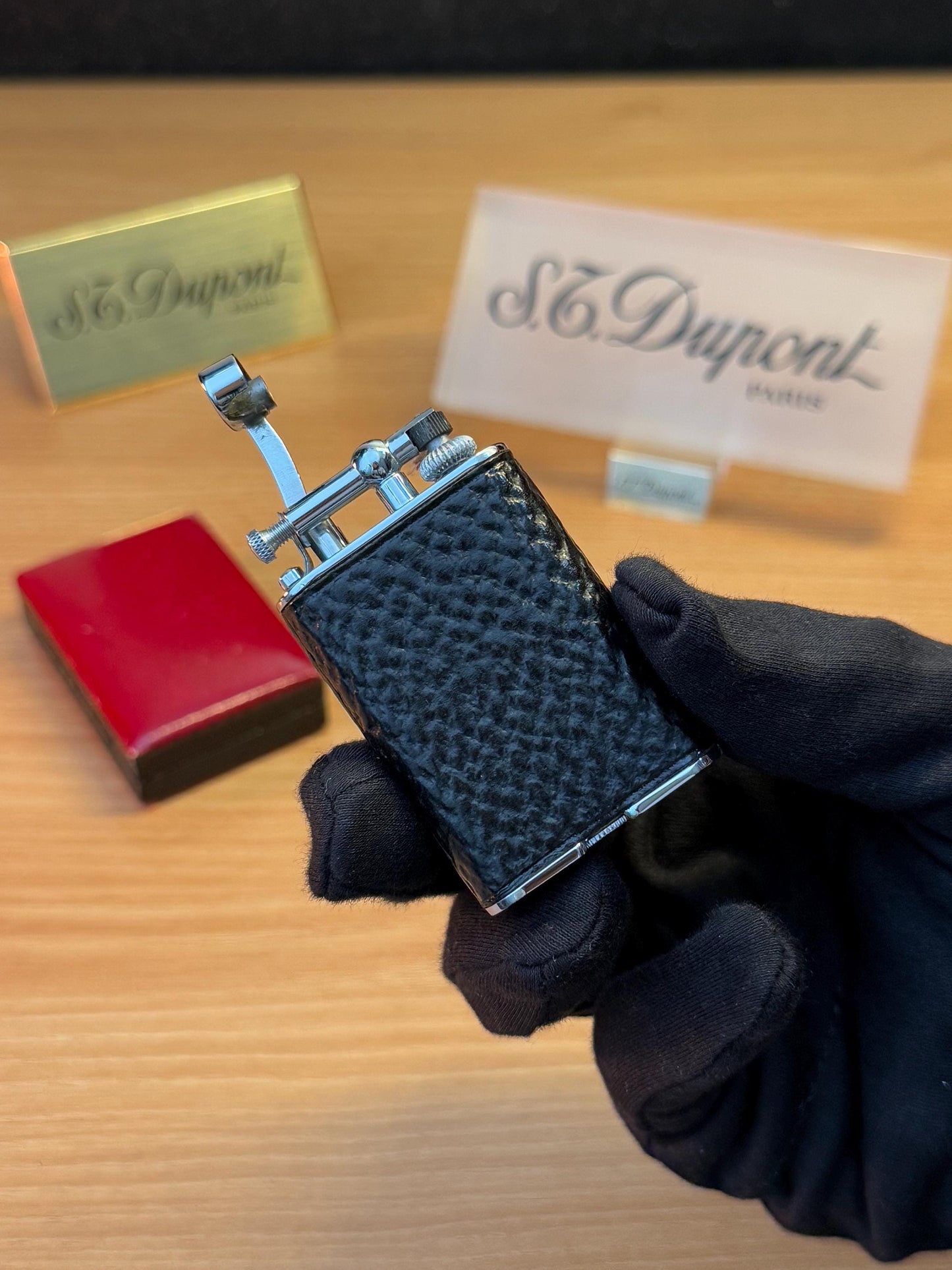 antique 1930 Universo Buffalo Unique Rare Genuine Leather Lighter / never used in amazing condition / with its rare wood made box benzine