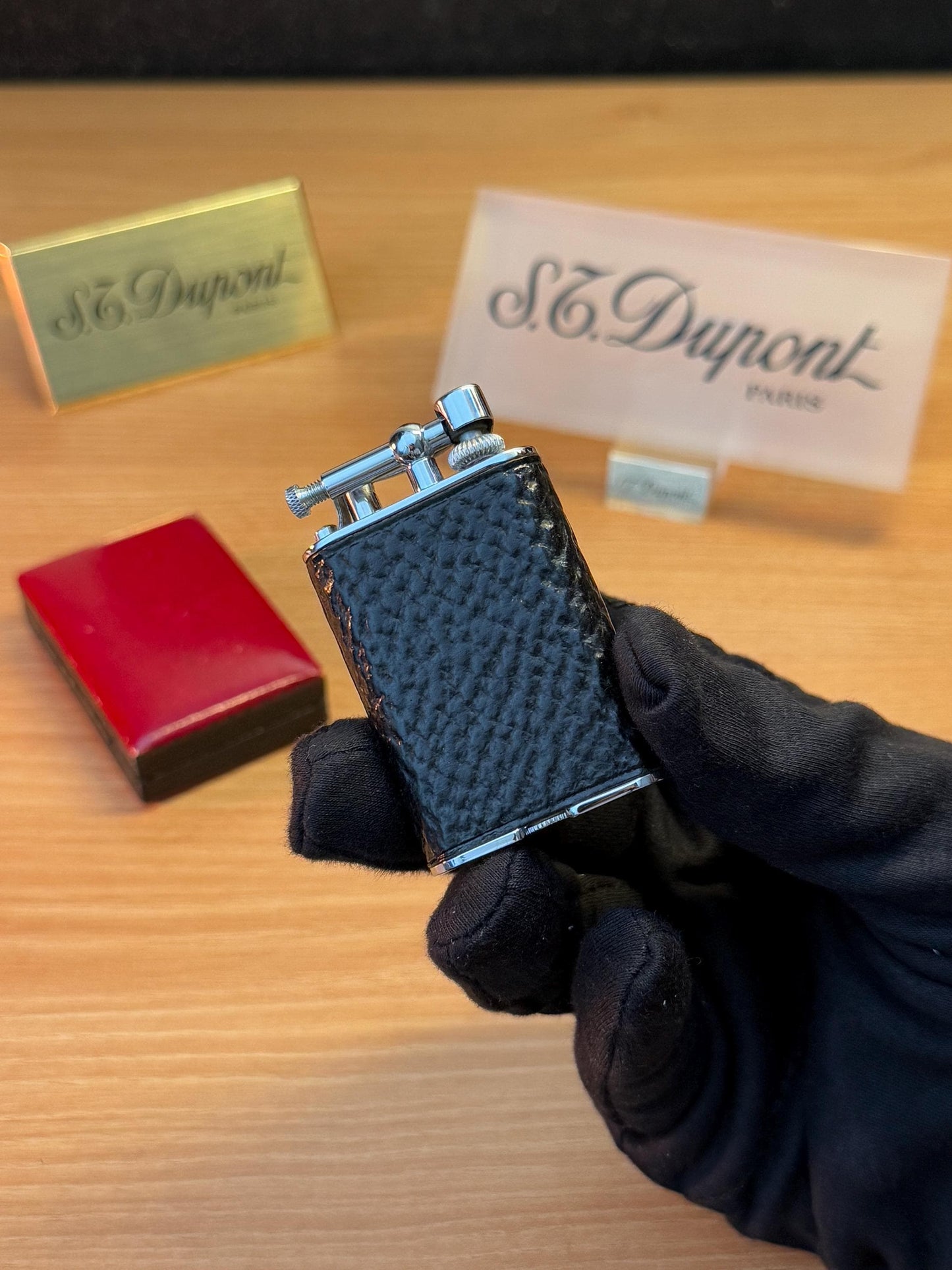 antique 1930 Universo Buffalo Unique Rare Genuine Leather Lighter / never used in amazing condition / with its rare wood made box benzine
