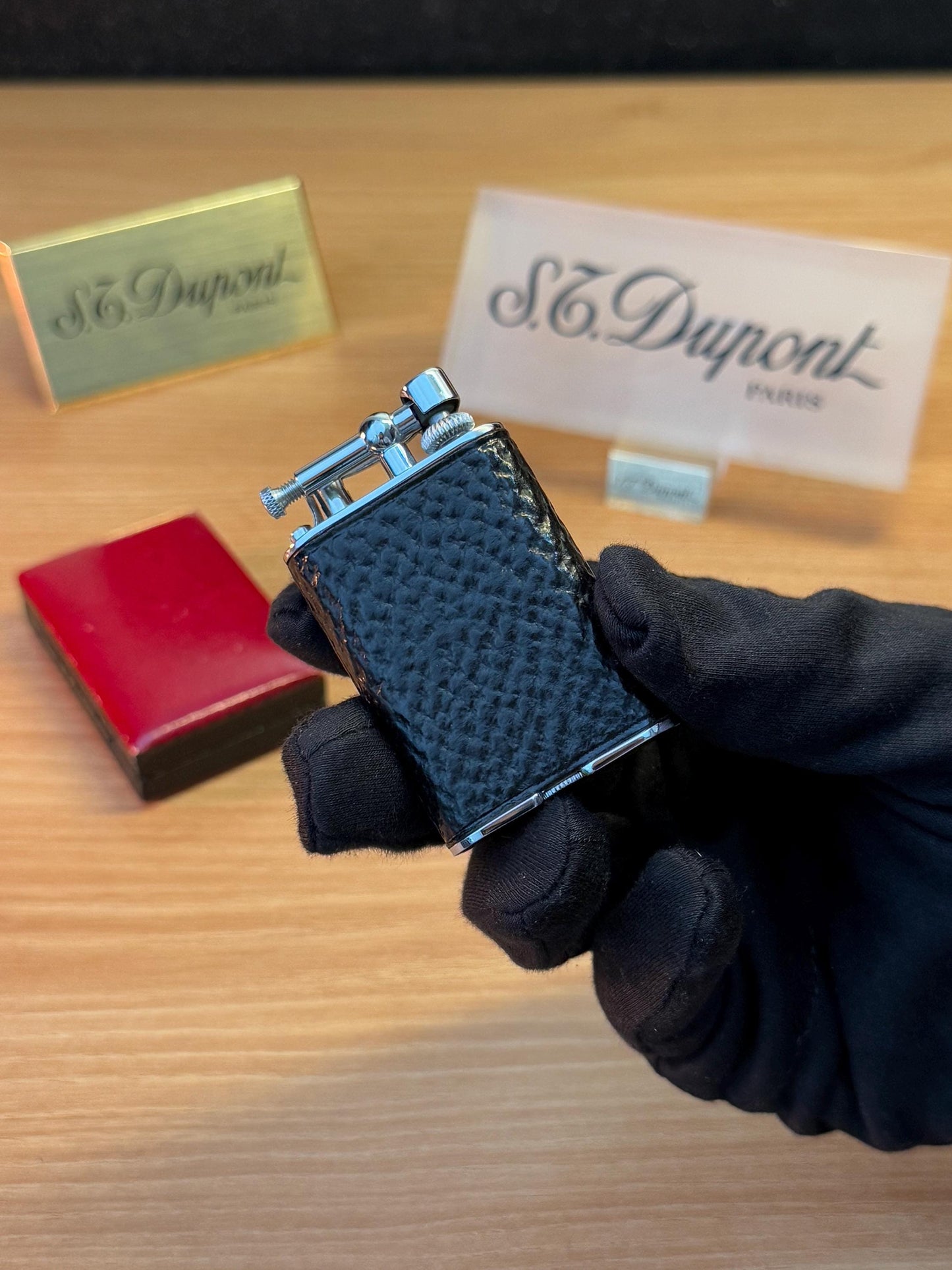 antique 1930 Universo Buffalo Unique Rare Genuine Leather Lighter / never used in amazing condition / with its rare wood made box benzine