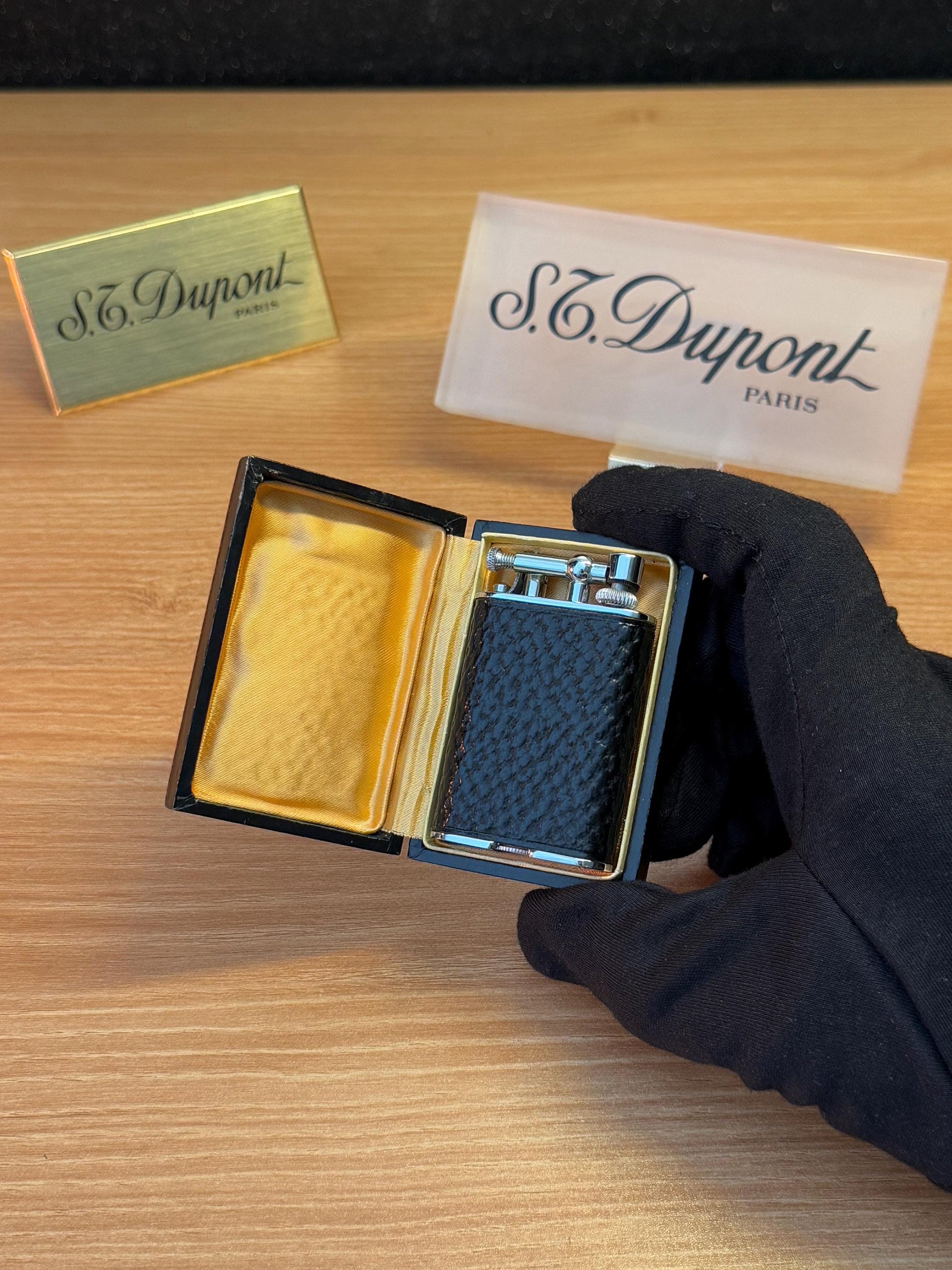 antique 1930 Universo Buffalo Unique Rare Genuine Leather Lighter / never used in amazing condition / with its rare wood made box benzine