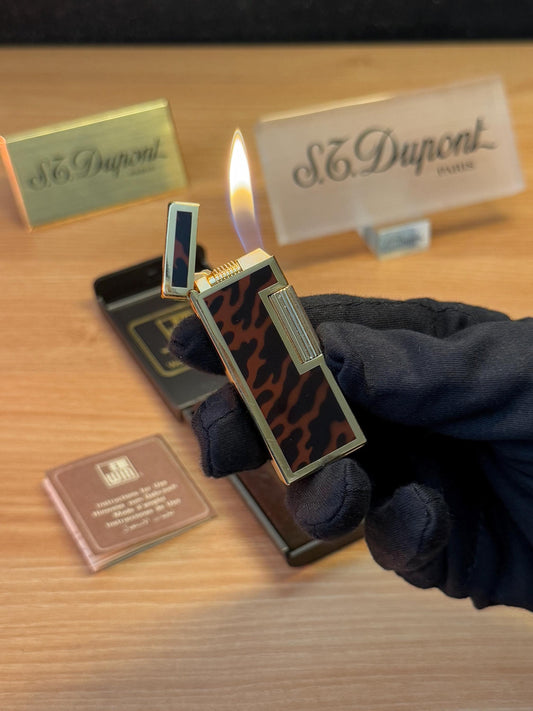 vintage 1980 Gold Finish 18k win lighter Paris Made from 1919 with box and documents / working perfect in good condition with initial