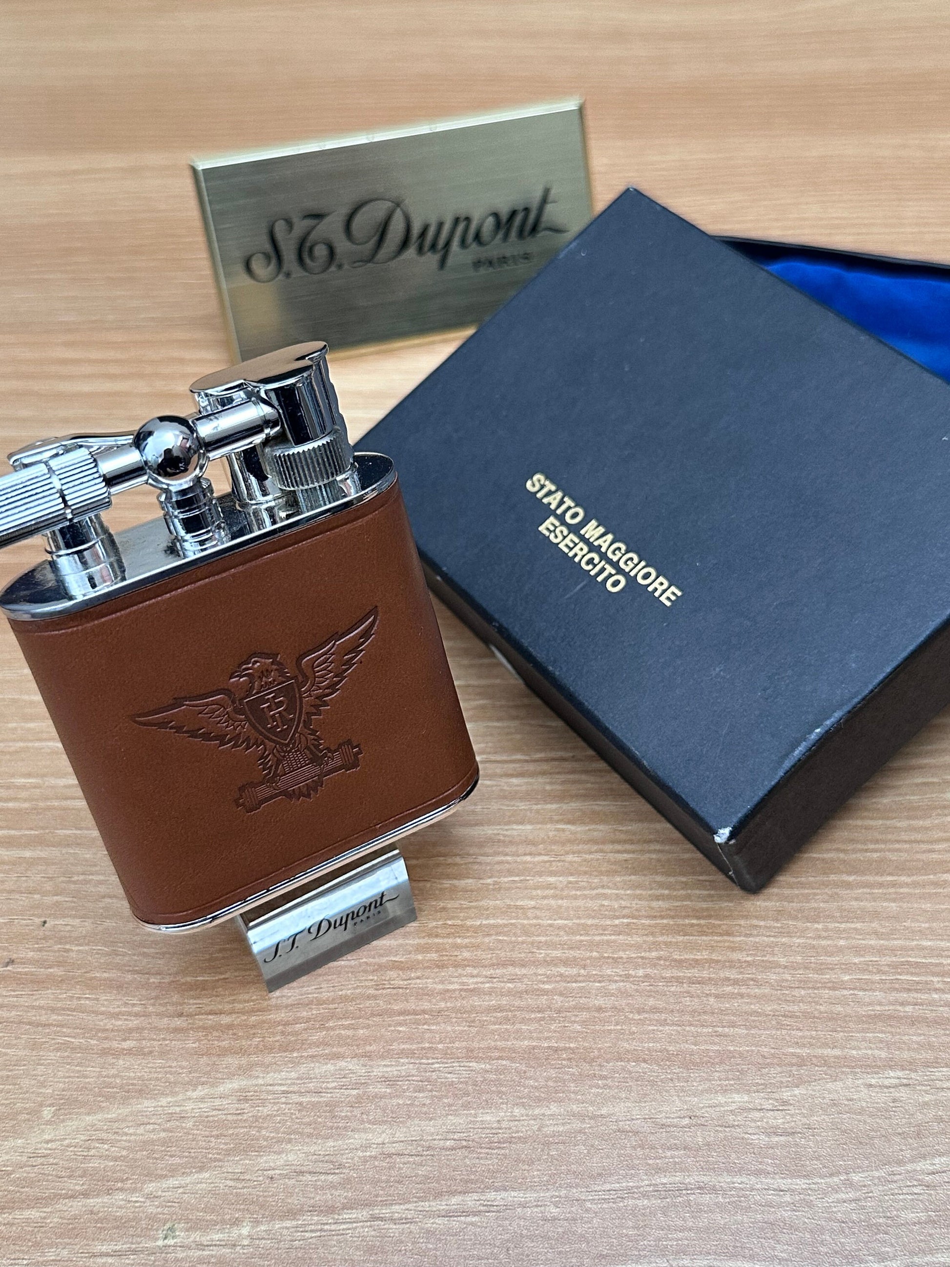 Vintage 1980 ESERCITO table lighter with leather design \ with box never used \ working perfect for cigar & table decor